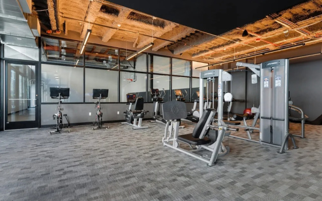 Downtown Charm 2BR Comfort Great Amenities