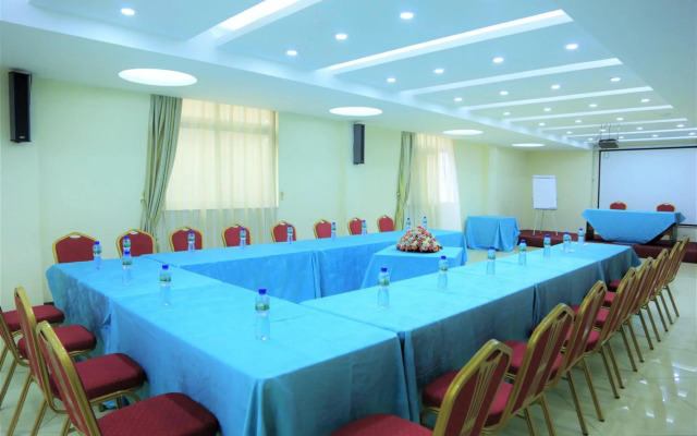 Blue Birds International Hotel