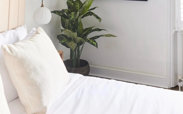 The St Johns Wood Sanctuary - Glamorous 2bdr Flat