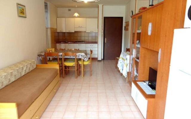 Beautiful Apartment for 5 People -terrace-pool-tv