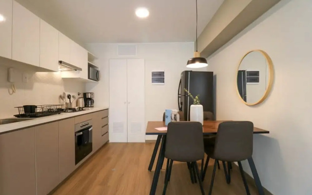 w Lively 2BR With Balcony in Miraflores