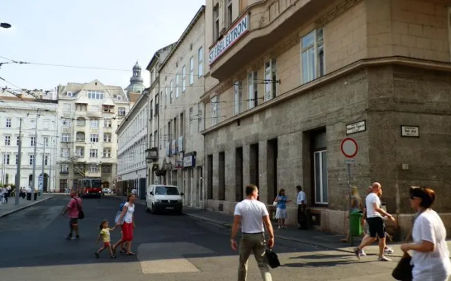 Harmonie - near to the Basilica