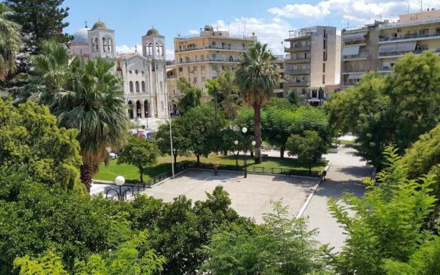 Seaview Studio Flat in Central Halkis