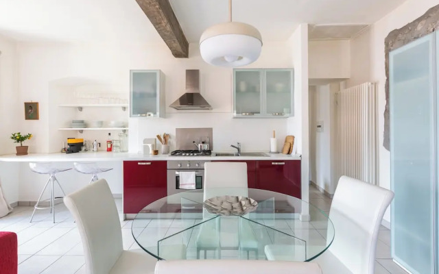 Lake View Terrace Apartment by Rent all Como