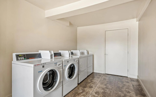 HomeTowne Studios by Red Roof Yuba City Bonanza – Marysville