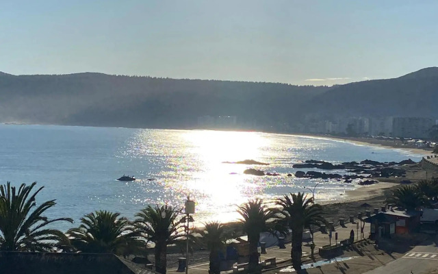 Espectacular departamento frente a playa chica