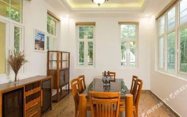 Zhiqingchun Theme Youth Hostel