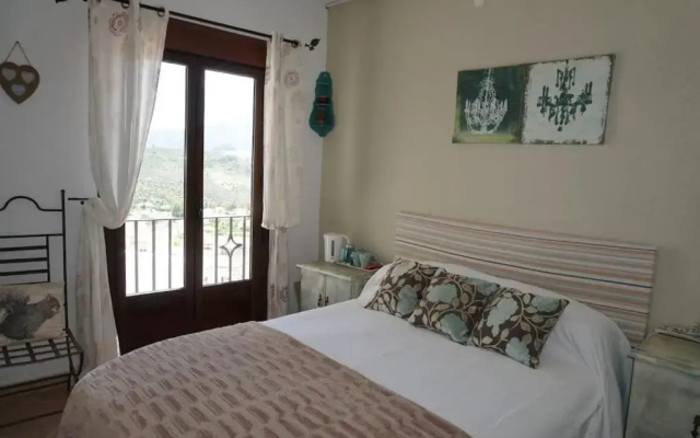 Eagles Nest - Massive townhouse with Pool with outstanding views