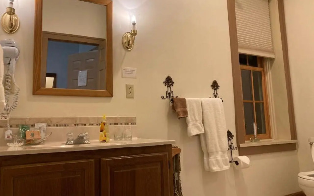 Oak Valley Inn & Suites