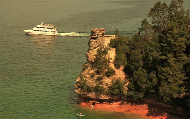 Pictured Rocks Inn & Suites