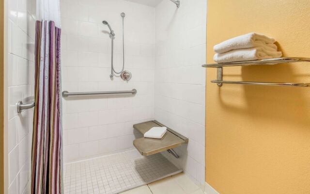 La Quinta Inn And Suites Naples Downtown