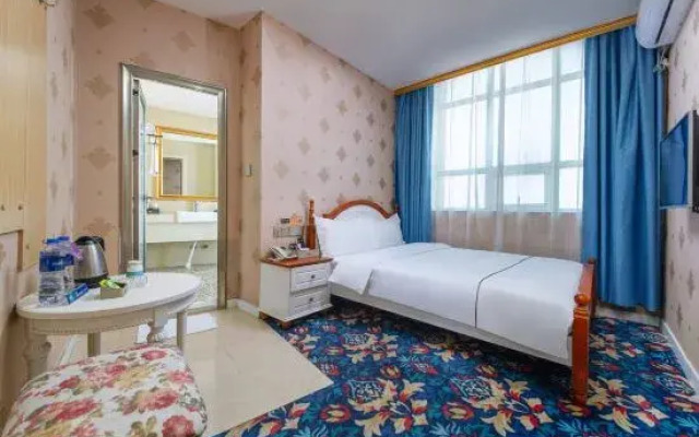 Yuefeng Hotel (Yangjiang Bus Terminal, Wal-Mart)