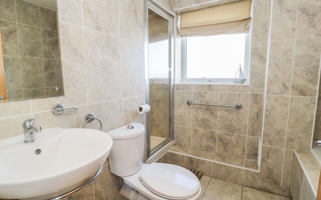 Penthouse 18, West End Point