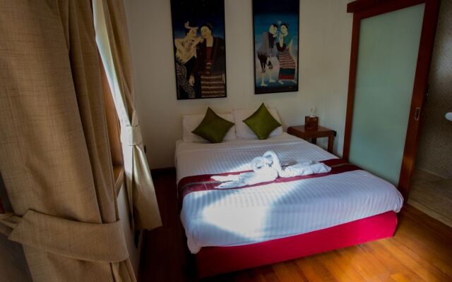 Sirinthara Villa 4 bed pool Nai Harn