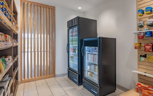 Holiday Inn Express & Suites Ruskin by IHG