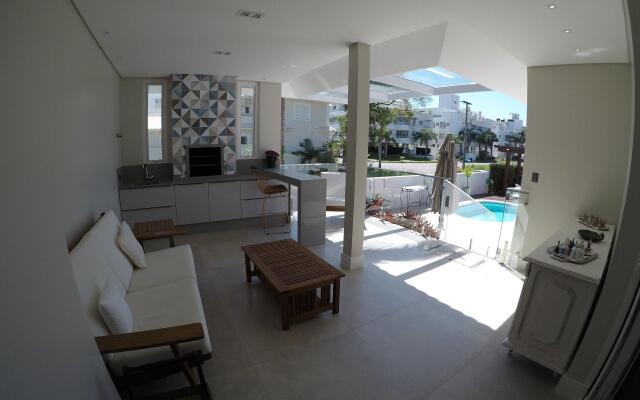 Casa 4 suítes Jurere Internacional