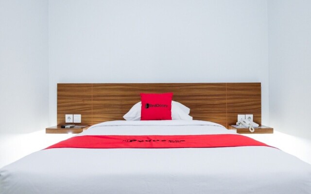 RedDoorz Plus near Pekanbaru Mall