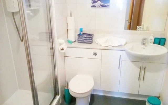 2 Bedroom Flat Near Holyrood Park Sleeps 4