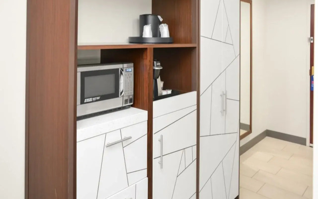 Four Points by Sheraton Fayetteville Fort Liberty