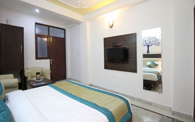 OYO Flagship 5179 Hotel Noida Saffron