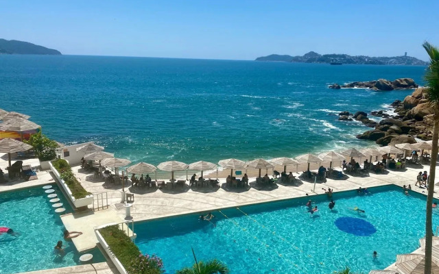 Suites Omega Torres Gemelas