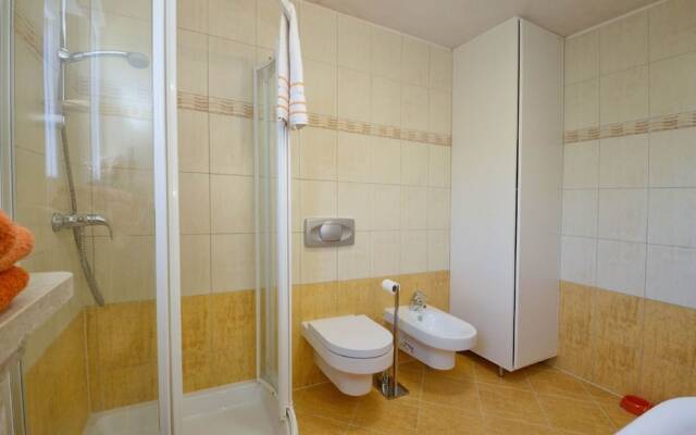 Cozy Holiday Home in Rogovici With Swimming Pool