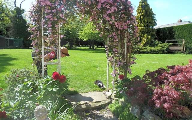 Oakenholt Farm Bed and Breakfast