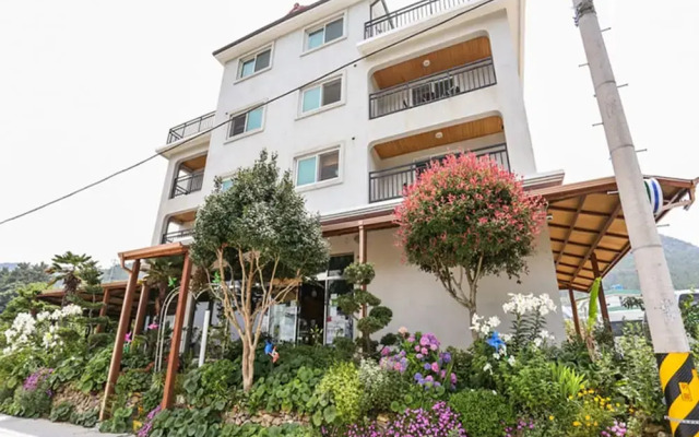 Tongyeong Slobbie Guest House