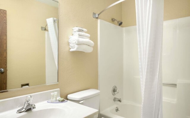 Super 8 Fairview Heights-St. Louis