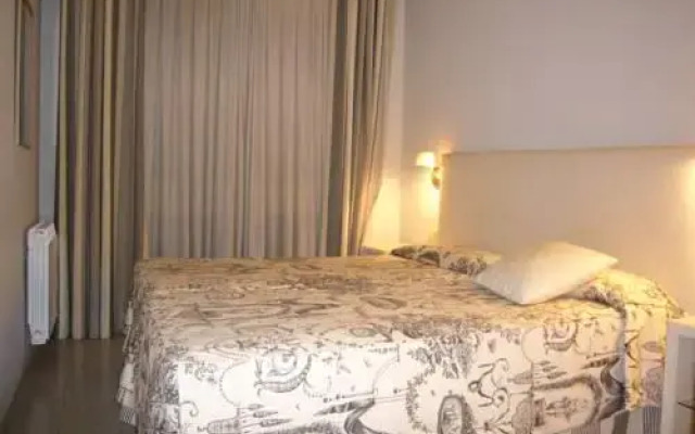 Apartaments Sant Jordi Sagues