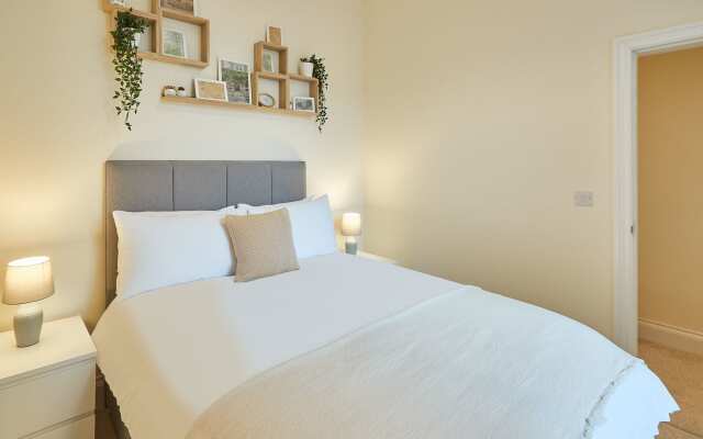 Host Stay South Cliff Apartment