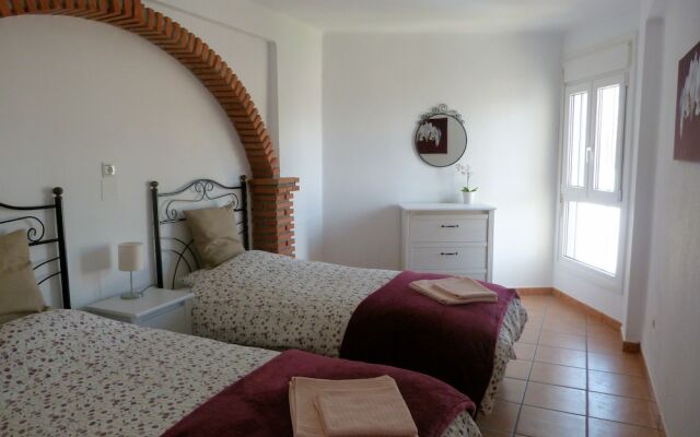Tahiti Nerja Bluewater