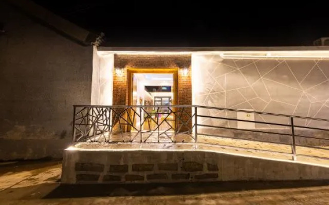 Guest Chain No.1 Courtyard