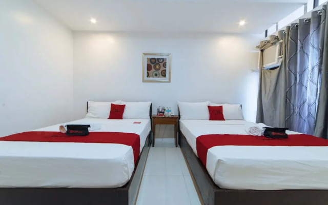 Mercedes Hotel by RedDoorz