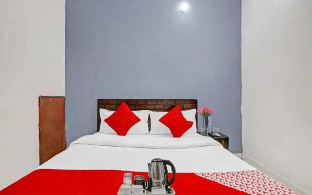 Oyo Flagship 703124 Hotel The Royal