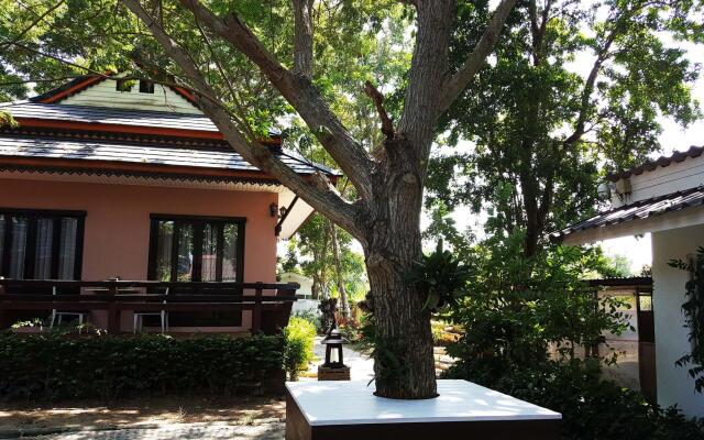 Phalaburi Resort by dreamhouse