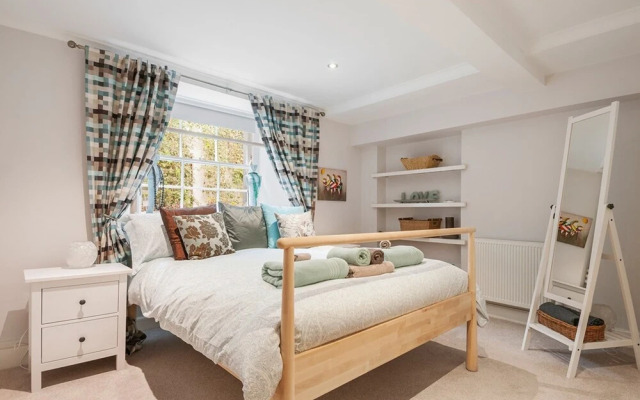 1 Bedroom Georgian Flat In New Town