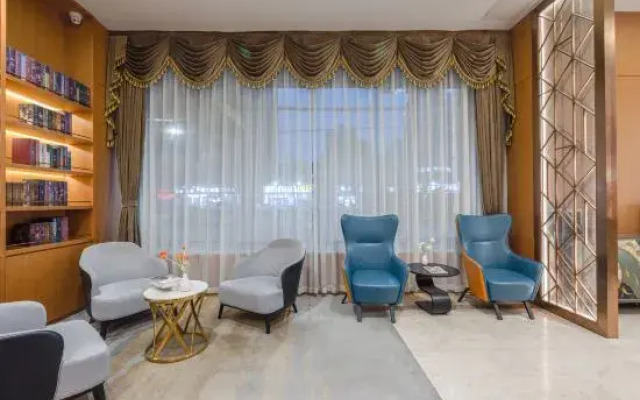 Atour Light House Hotel