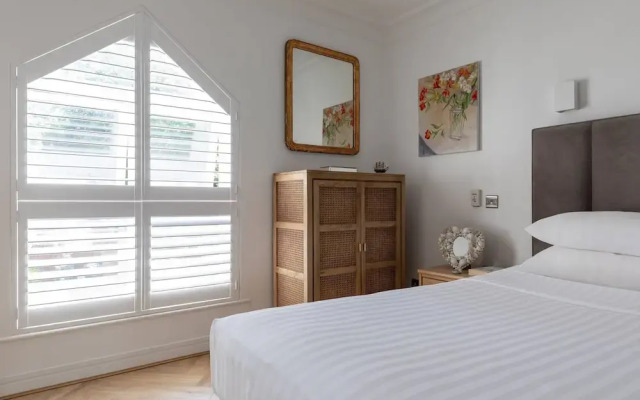 West Heath Road by Onefinestay