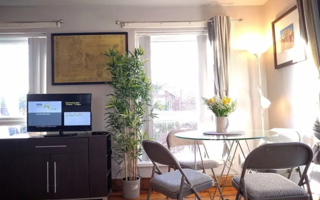 Perfect City Center Location, Parking, 4 Beds