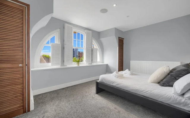 Luxury Penthouse Suite - Swansea Central - Beach