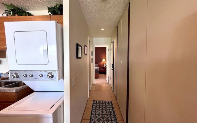 Kona Isle Oceanfront Condo w/ A/c!