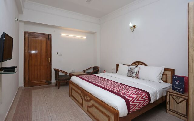 OYO 10072 Hotel Amrit Regency