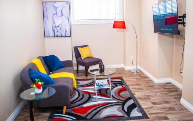 Exquisite And Modern Executive Suite With Parking