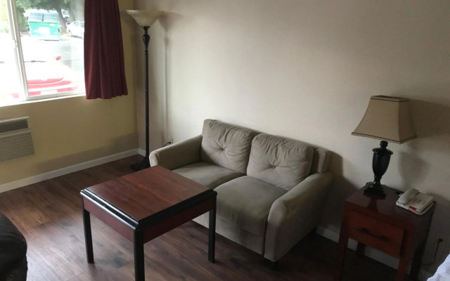 Smokey Point Motor Inn