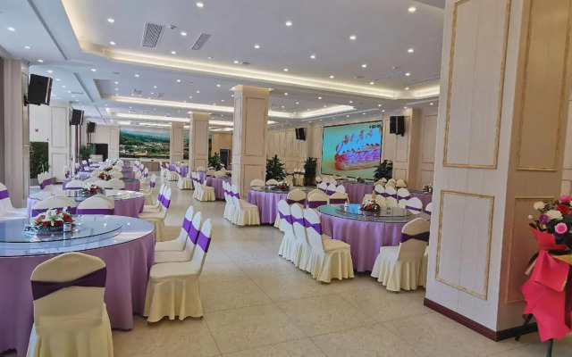 Fangyuan Holiday Hotel