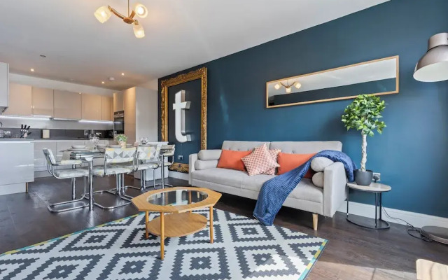 Kingsland High Street Apartment