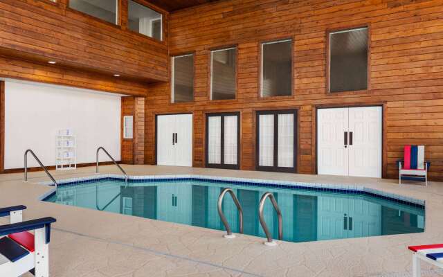 Ramada by Wyndham Richland Center