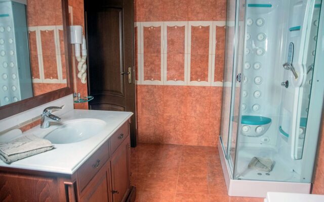 Beautiful Villa With Private Garden And Pool