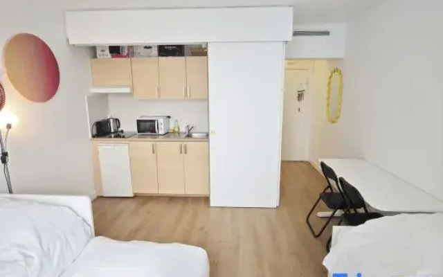 Eiffel Tower 10min Walk Charming Studio near Seine